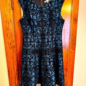 COPY - Gorgeous cocktail dress! Worn 1 time! Size 14. Perfect for wedding seaso…
